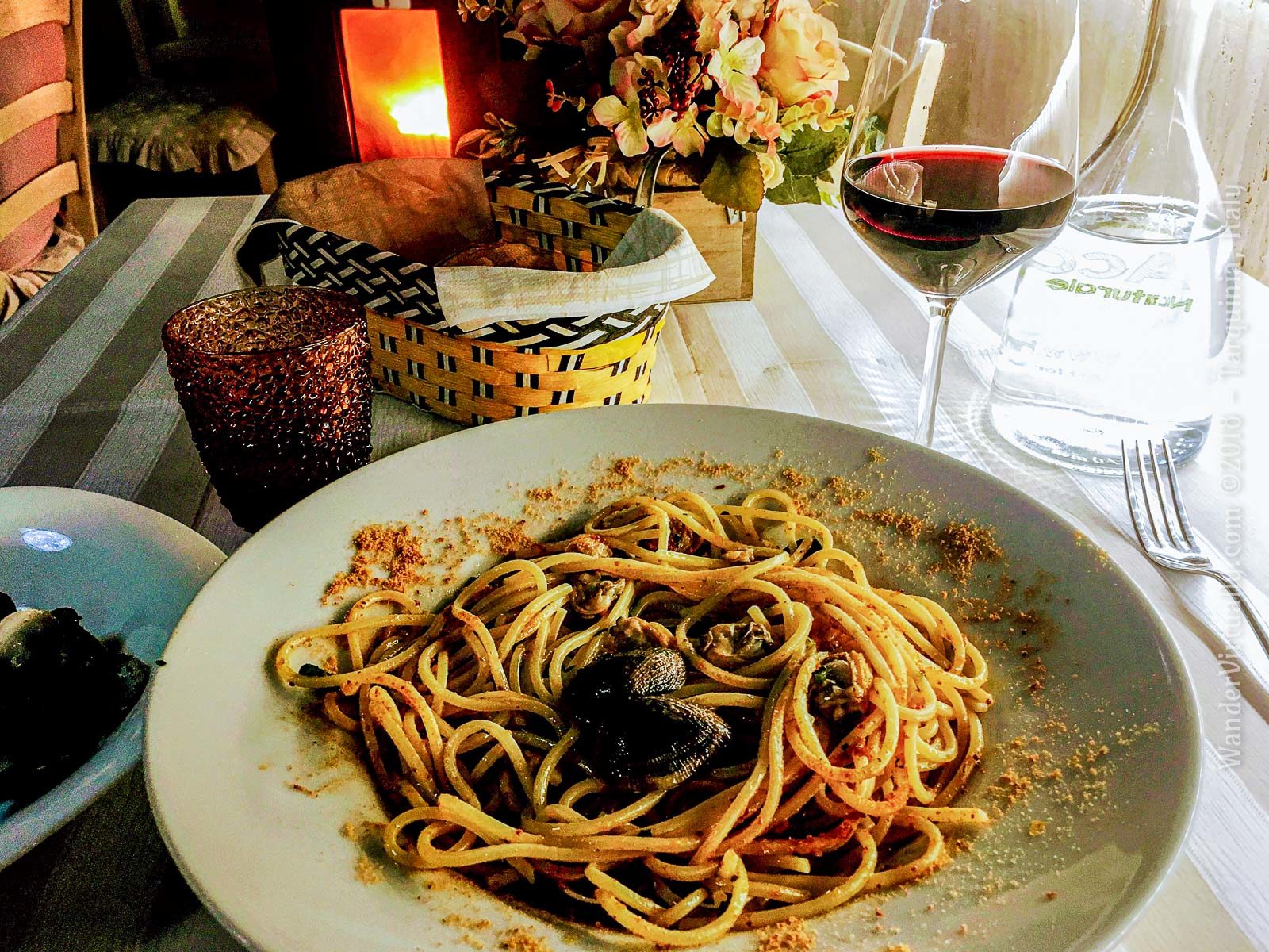 Spaghetti con vongole e bottarga @ Il Pesciolino in Tarquinia. Italy.