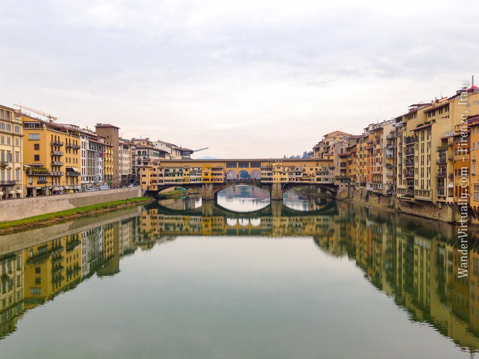 A view of the iconic Ponte Vecchio from Ponte alle Grazie, in Firenze, Italy. CC BY-ND 4.0.